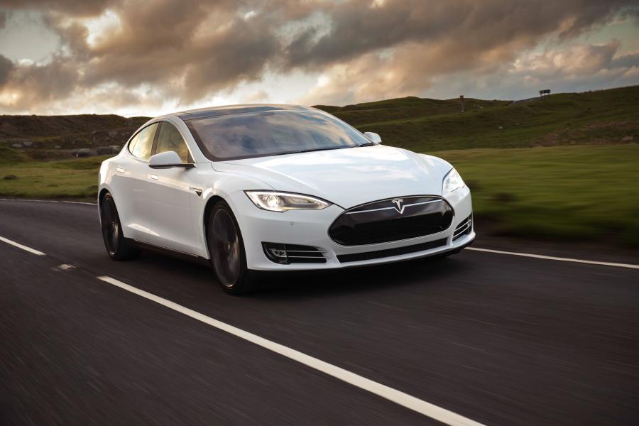  Tesla Model S P85+ 2014 года  (UK) (фото 22 из 30)